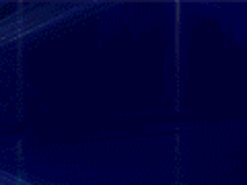 Sân quần vợt với một vận động viên đang giao bóng